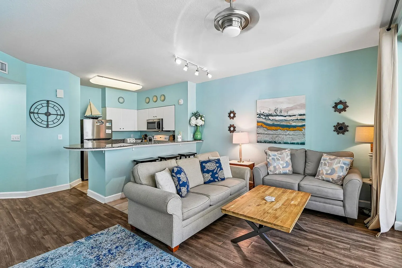 2 bed, 2.0 bath, 1184 sqft, $3,981 — Photo 2