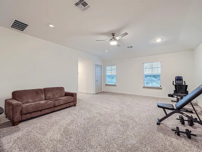 10601 Seguin St — Photo 17