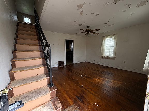 4th image of 148 S Prairie Ave