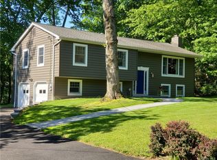 344 Svahn Dr, Valley Cottage, NY