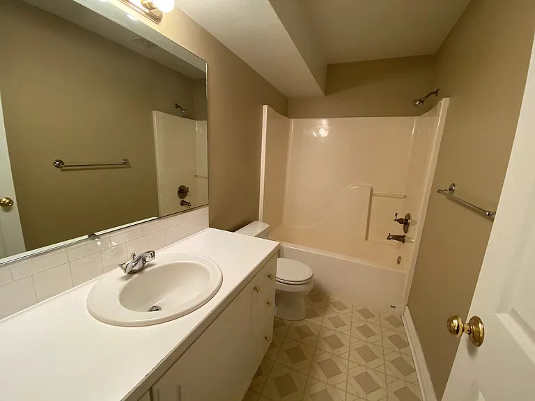 322 N 50th Ave — Photo 11