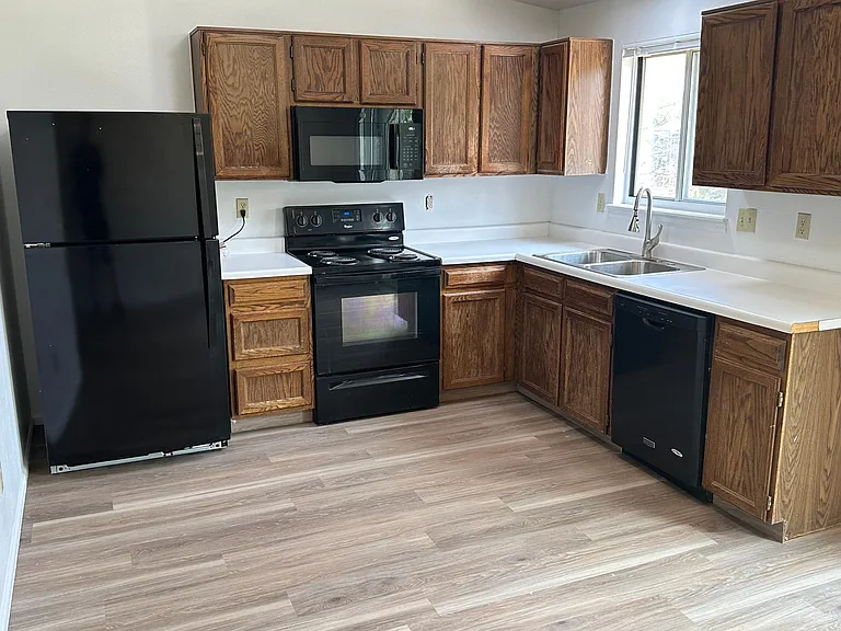 19145 E Oxford Dr — Photo 2