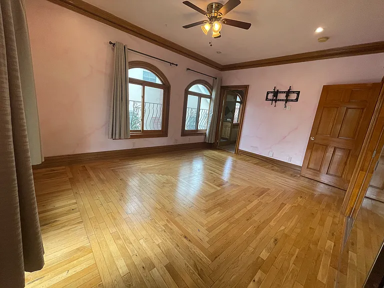 4266 Hillcrest Dr — Photo 27