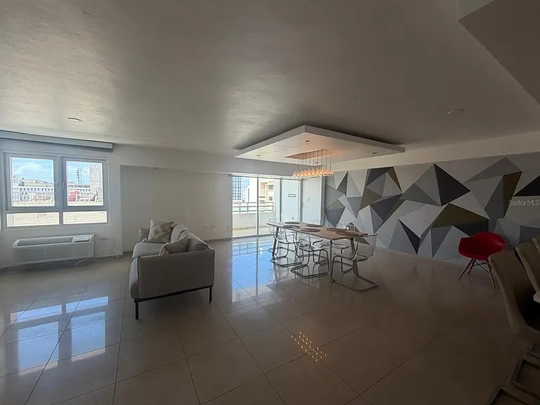 Metro Plaza Tower 305 Calle Villamil — Photo 11