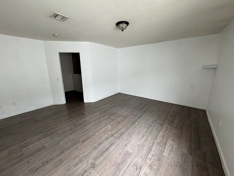 1050 Scott St #2 — Photo 12