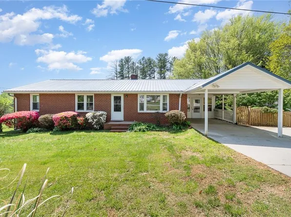 1711 Ploughboy Ln, Winston Salem, NC 27103