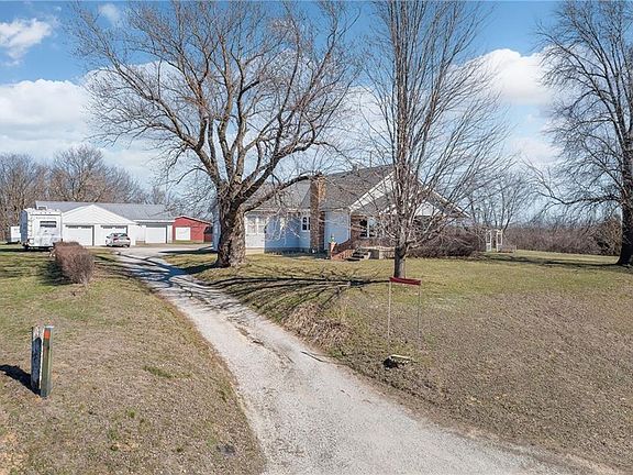 2nd image of 4211 SE Cunningham Rd