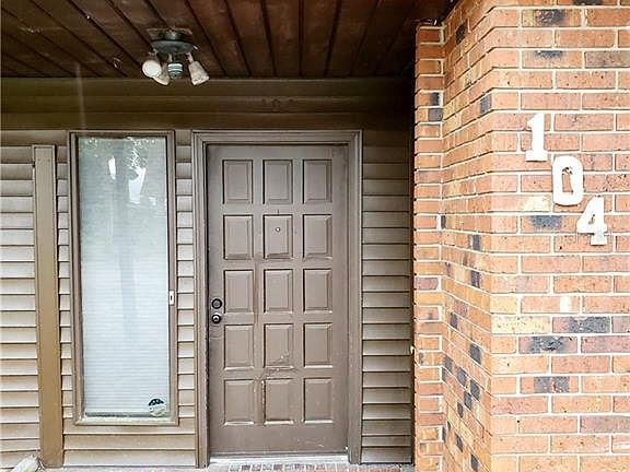 2nd image of 1836 Crystal Lake Dr APT 104
