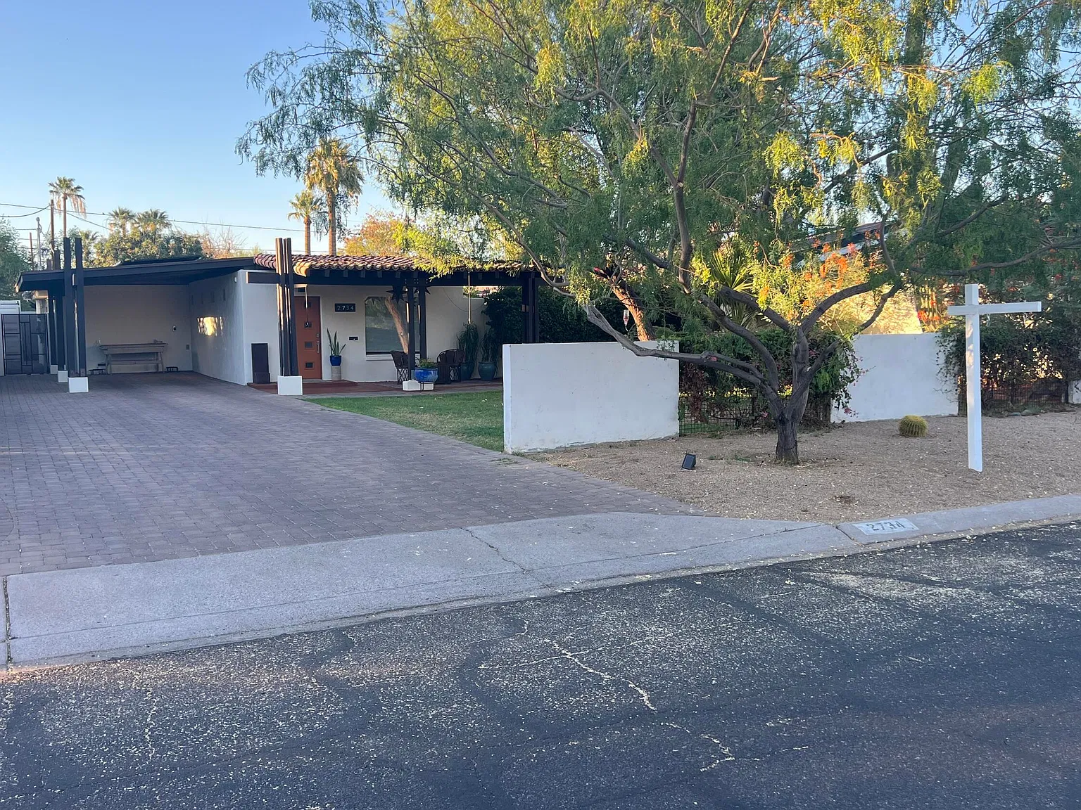 3 bed, 2.0 bath, 1944 sqft, $3,800 — Photo 2