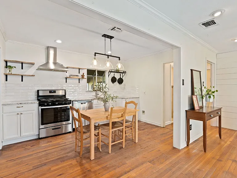 431 Irvington Dr — Photo 9