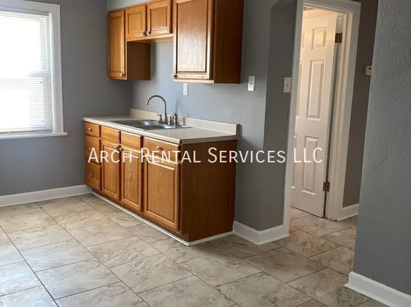 5944 E Victoria Ave, Saint Louis, MO 63110