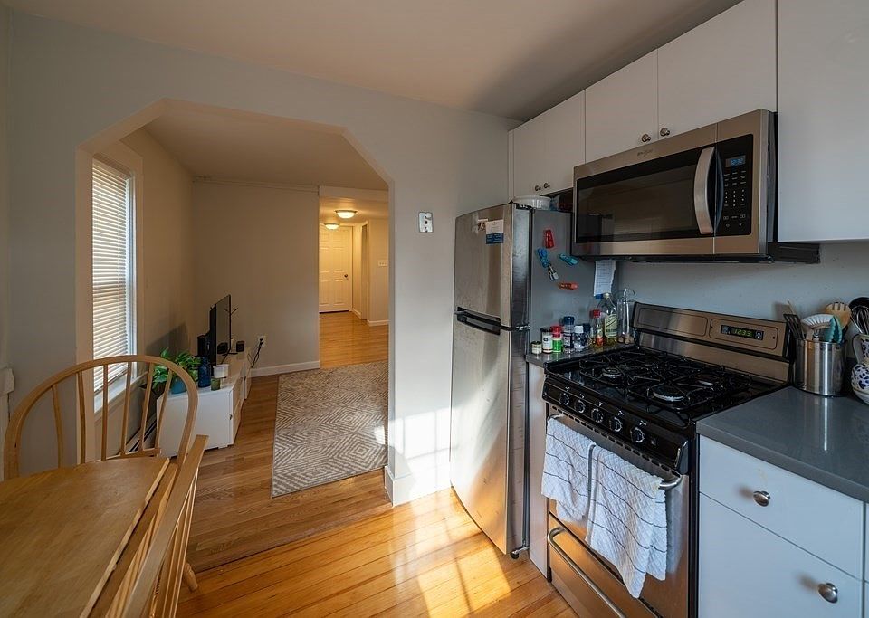 1st image of 160 Dorchester St #3