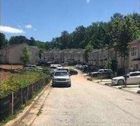 Exterior Neighborhood (street photo)
