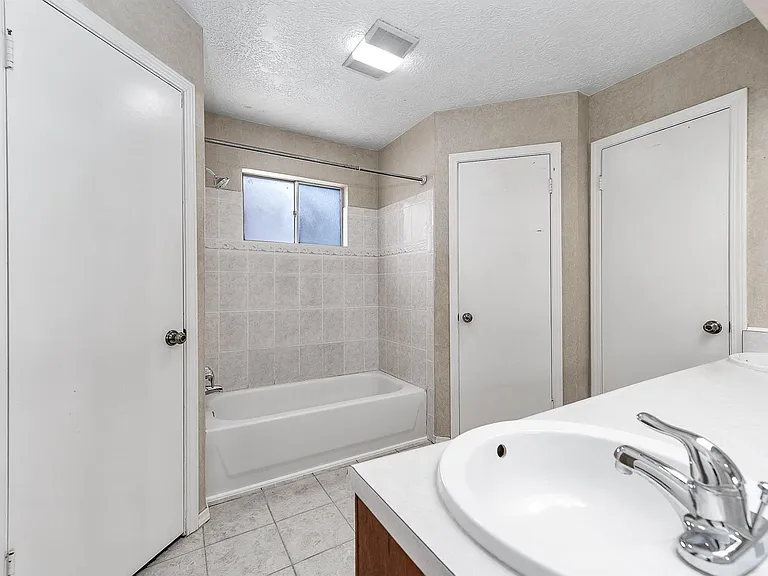 11210 Daybreak Ln — Photo 18