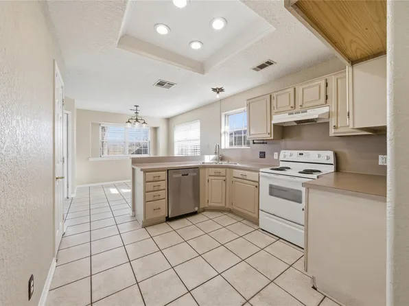 1822 28th Ave N, Texas City, TX 77590