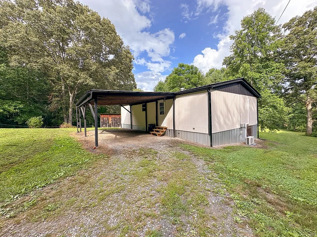 3 bed, $1,800 — Photo 2