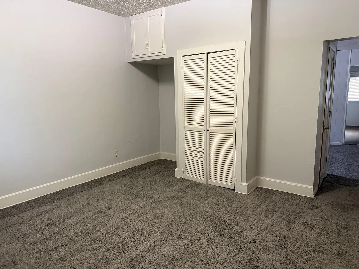 1 Bedroom Efficiency Home — Photo 2