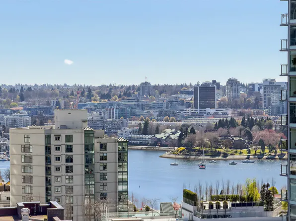 1325 Rolston St #1705, Vancouver, BC V6B 0M2