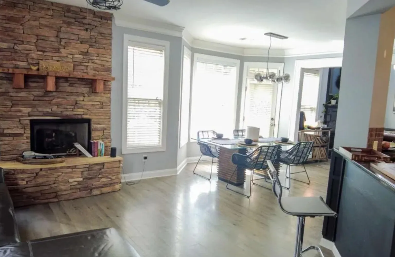 Convenient Location, Comfortable Living and Workspace — Photo 3