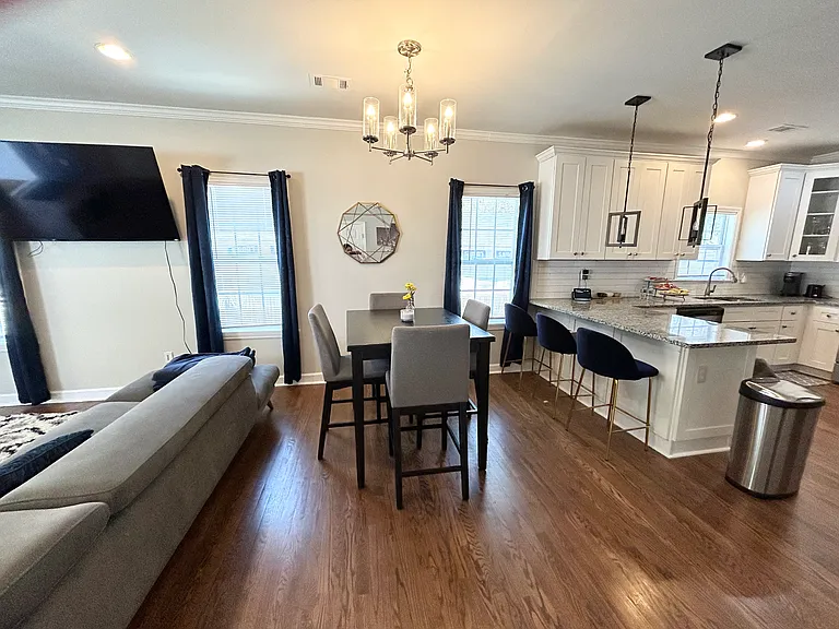 2184 Wingate St SW — Photo 3