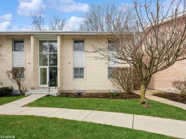 410 Birch Tree Ln #410, Michigan City, IN 46360