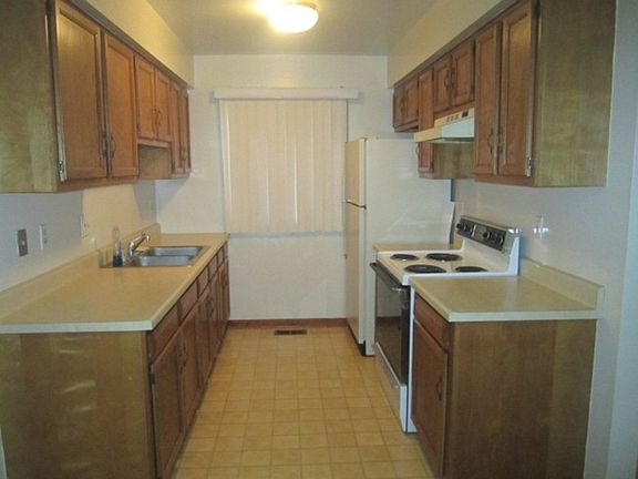3rd image of 36091 Hathaway St APT A