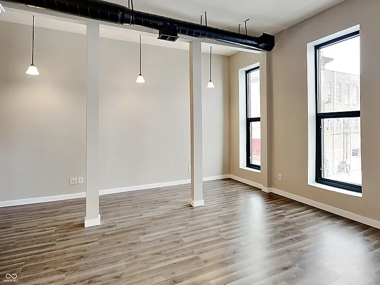 114 S Meridian St #C — Photo 8