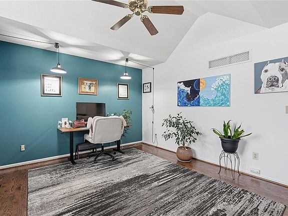 5th image of 1104 Regency Dr