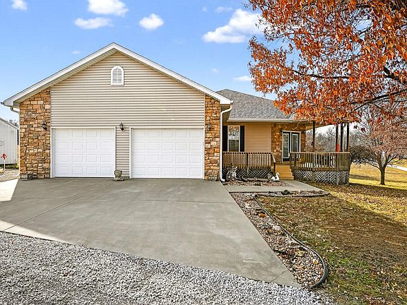 2nd image of 1592 E 431st Road