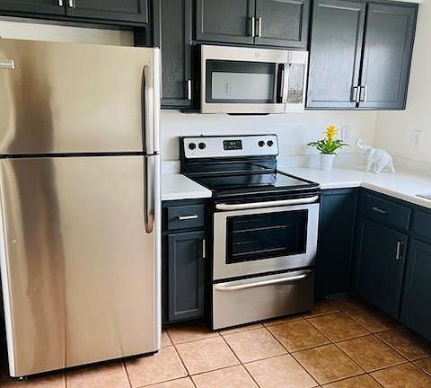 4th image of 1216 E Rose Ln #14