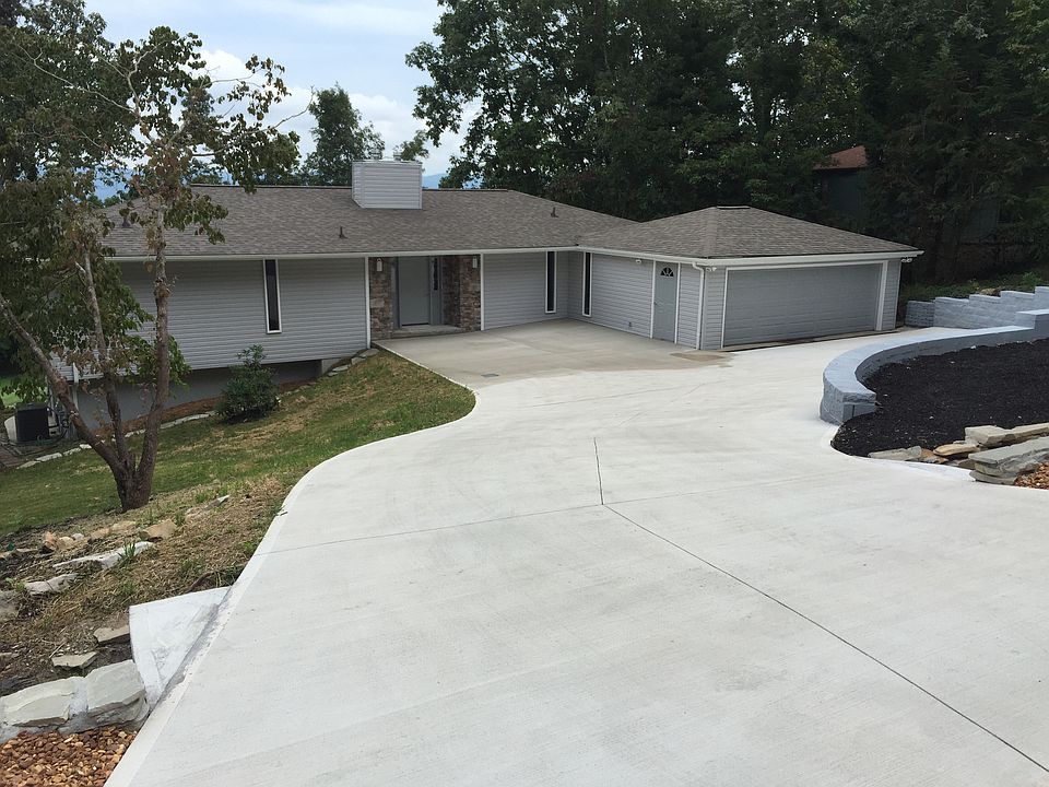 1st image of 130 Brokenwood Ln