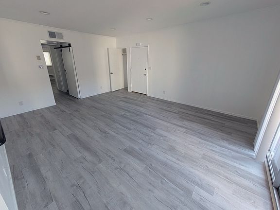 3rd image of 5349 Newcastle Ave APT 64