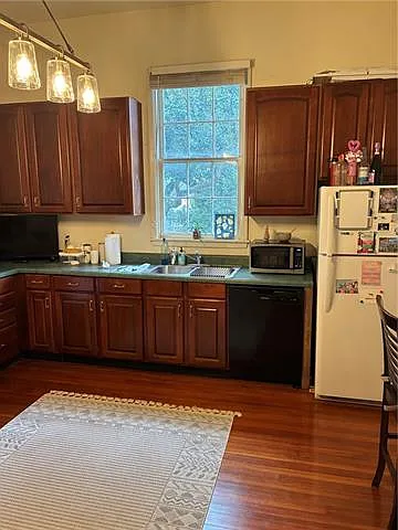 1 bed, 1.0 bath, 881 sqft, $1,300 — Photo 3