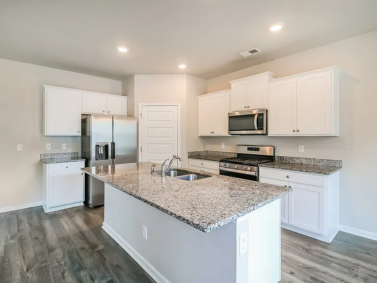 44 Silver Birch Pass — Photo 8