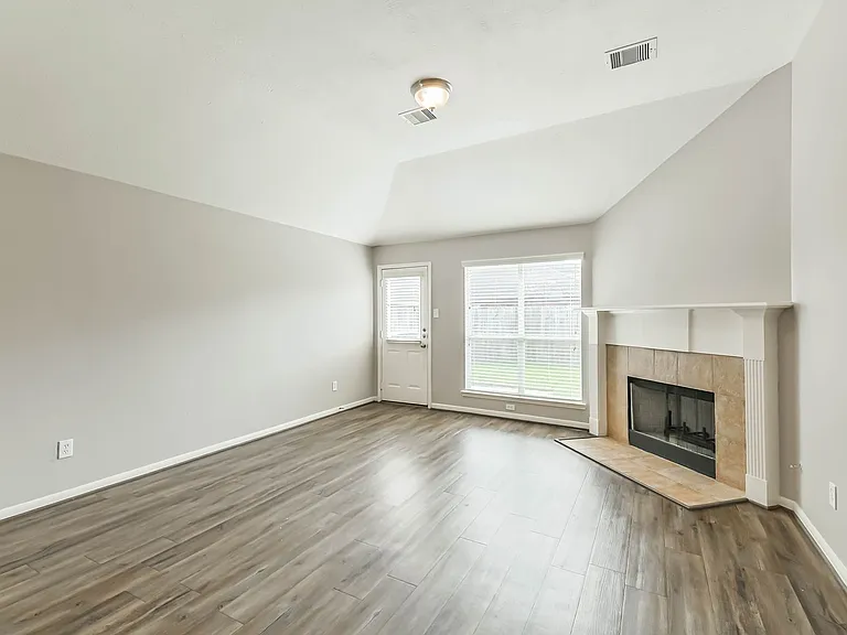 13831 Hillingdale Ln — Photo 5