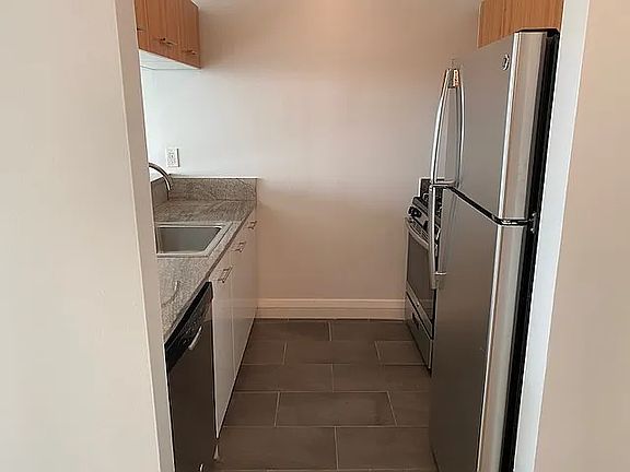 4th image of 800 6th Ave APT 17E