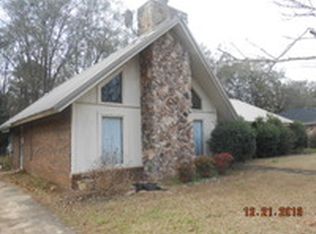 305 Pinehaardt Dr, Selma, AL 36701
