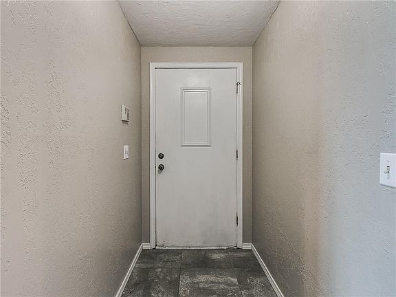 3rd image of 625 Elmwood Dr