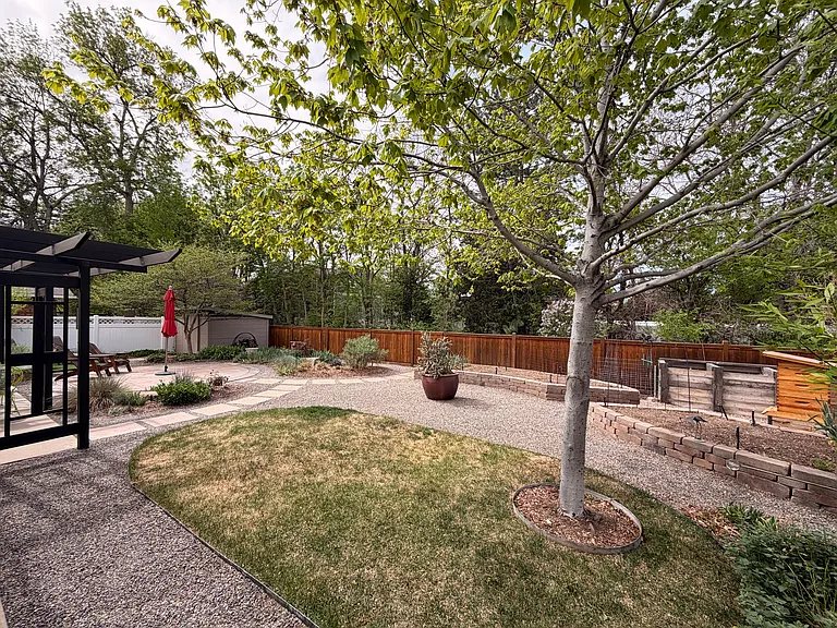2225 Jewel St — Photo 15