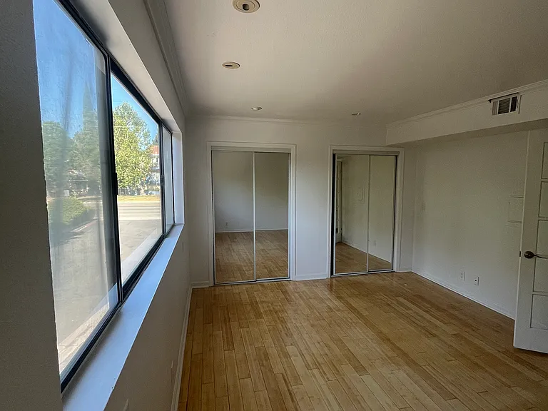 7307 Haskell Ave #4 — Photo 15