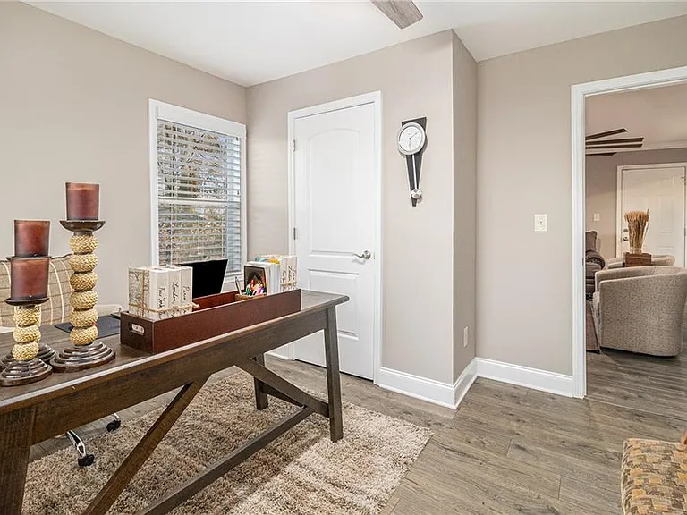 4181 Liffey Ln — Photo 5