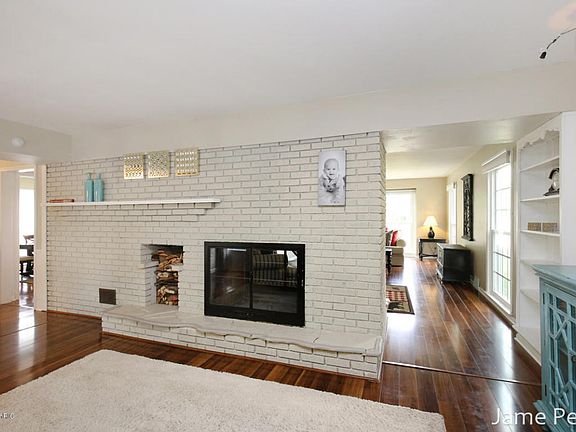 5th image of 2438 Martin Ave SE