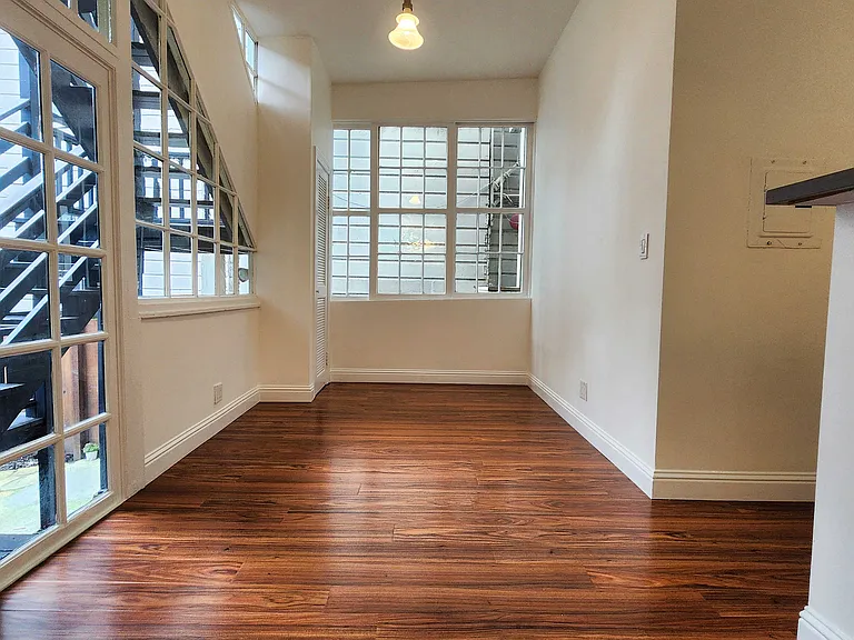 542 Lyon St — Photo 6