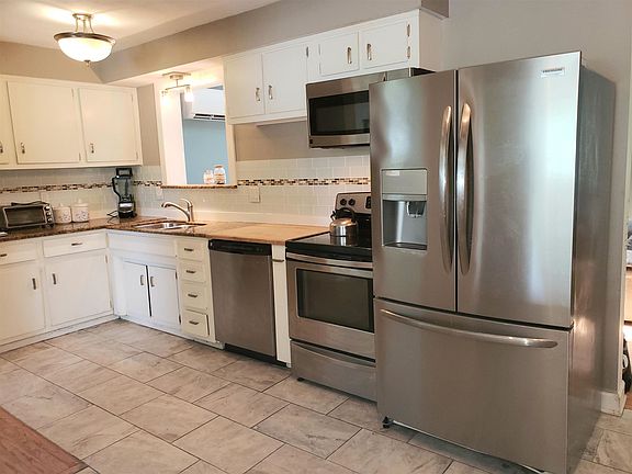 3rd image of 11 Seminole Dr