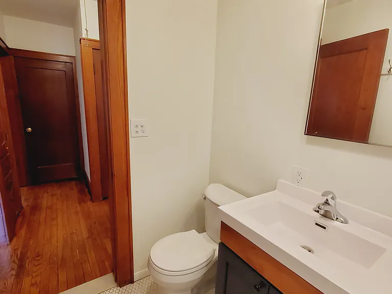 Caroline St — Photo 25