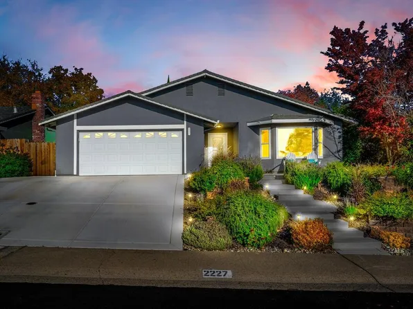 2227 Pinnacles Dr, Rocklin, CA 95677