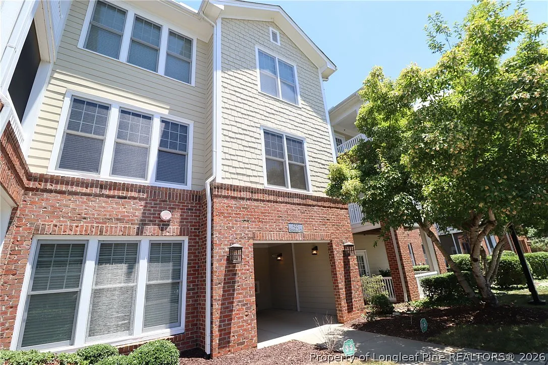 2 bed, 2.5 bath, 1369 sqft, $1,575 — Photo 1