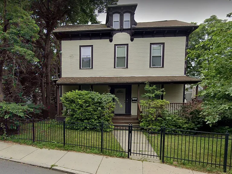 274 Chestnut Ave — Photo 1