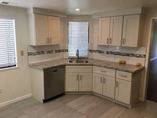 3 bed, 2.5 bath, 1701 sqft, $5,875 — Photo 3