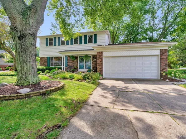 4102 Cherrywood Dr, Troy, MI 48098